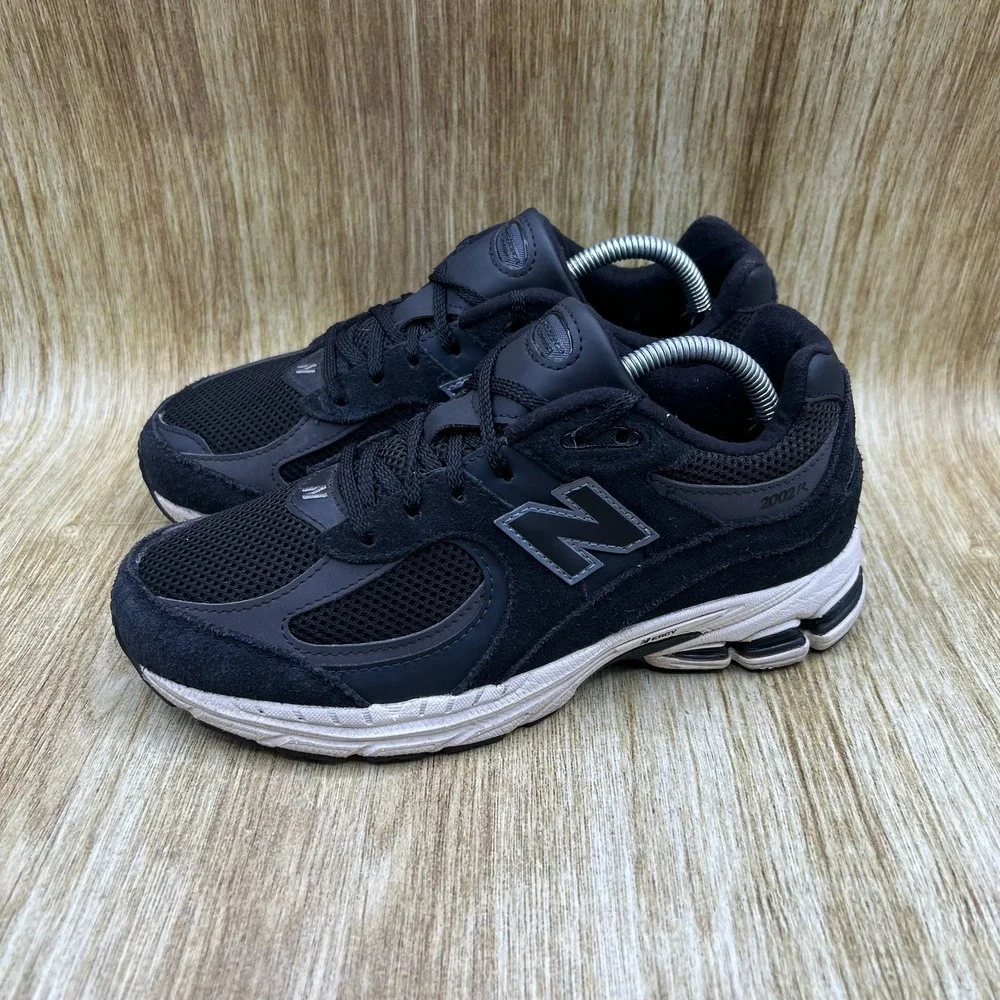 New Balance 2002R Womens Size 6.5 Sneakers Black Athletic Running Shoes GC2002BK